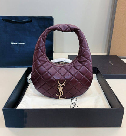 YSL 
COPY ONE SMALL SIZE NEW CAME 

WITH BOX 
🎁🎁🎁

130 dhs🪙🌨️

Zain39
♥️♥️♥️