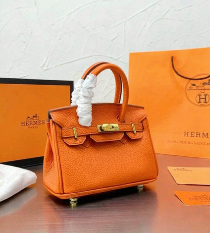 HERMES BIRKIN SMALL SIZE GOOD QUALITY WITH BOX 
110 dhs🇦🇪🇦🇪

Zain295
♥️♥️♥️