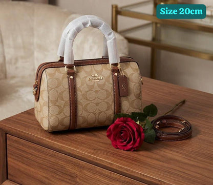 Coach
Best quality
Whith box’s
100 dhs🇦🇪🇦🇪
size 20cm

Zain158
♥️♥️♥️