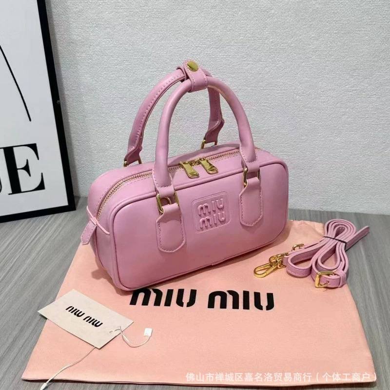 MIUMIU

Best quality 

with box

105 dhs🇦🇪🇦🇪

size 22CM

Zain290
♥️♥️♥️