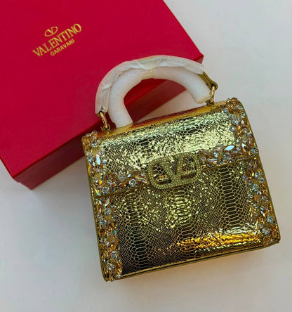 Valentino

150 dhs
With box

Zain175
♥️♥️♥️
