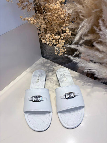 Chanel Slipper
75 dhs💓

Zain236
♥️♥️♥️
