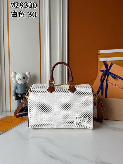 Lv Speedy 
Master🌺🌺
30cm
270 dhs✅

Zain114
♥️♥️♥️