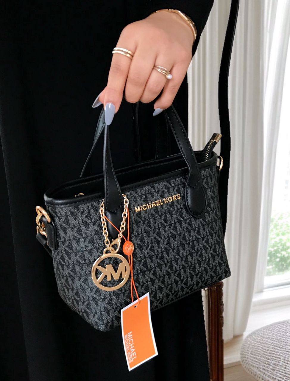 MK
95 dhs❣️
size：23cm
Good quality 

Zain35
♥️♥️♥️
