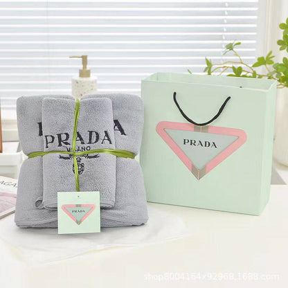 Brand 
Towels  
Good quality 
2 set
With paper 💼 
45 dhs🪙💕

Zain99
♥️♥️♥️