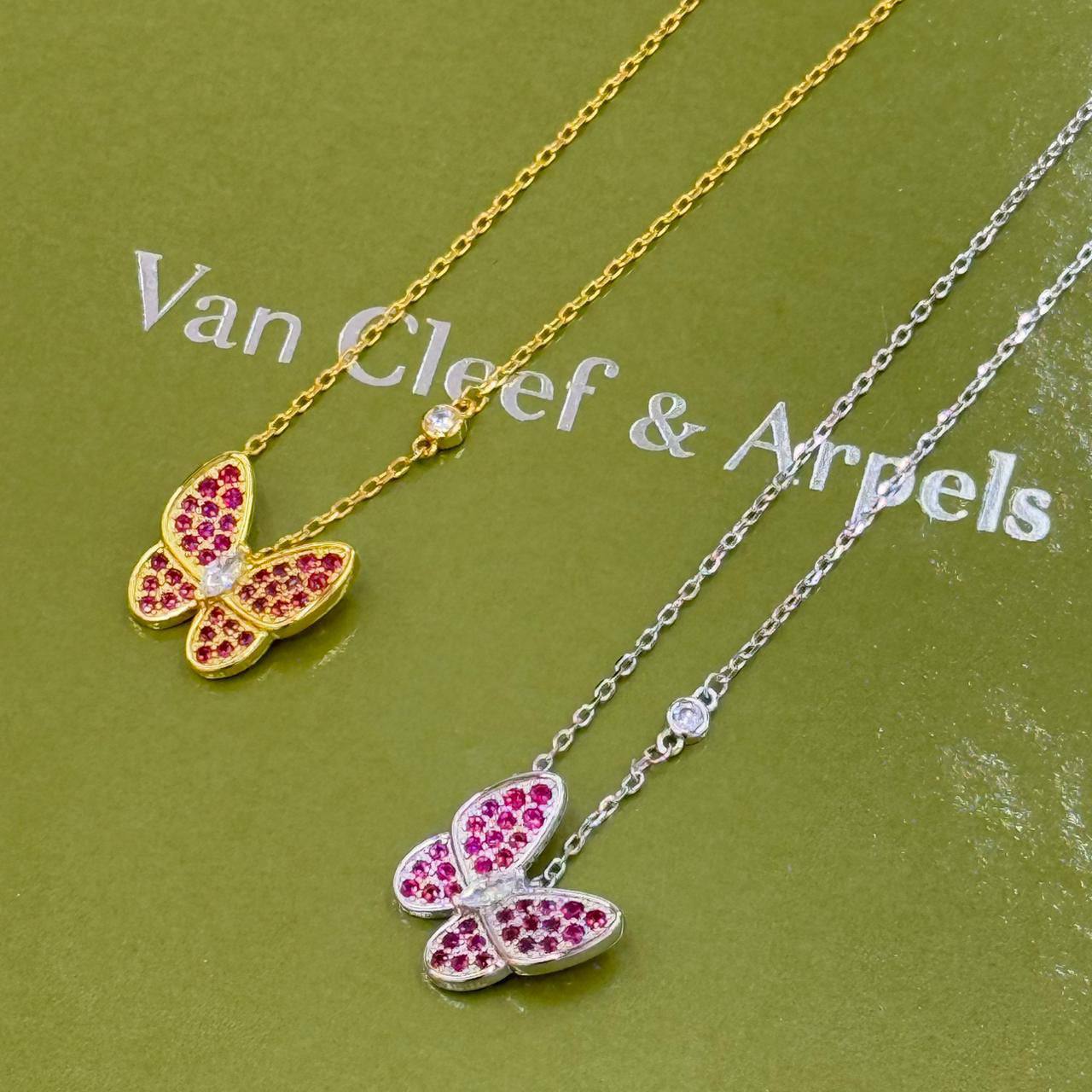 *VCA* Necklace 🍁

Master quality 
*50 * dhs🪙normal box🎁

Zain48
♥️♥️♥️