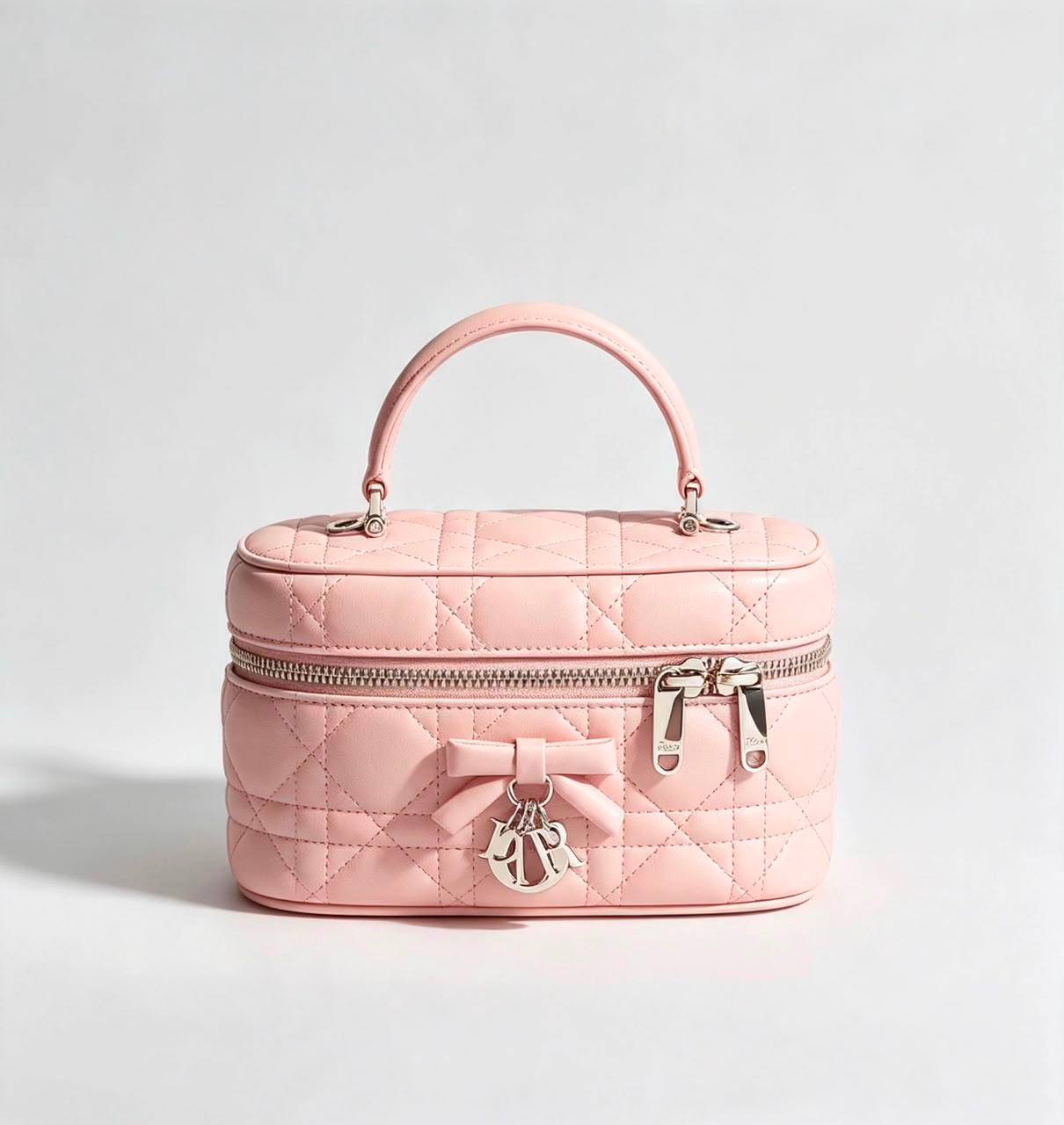 Dior
120 dhs✅
good-quality with box

Zain28
♥️♥️♥️