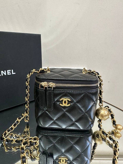 Chanel
100 dhs✅
with box

Zain219
♥️♥️♥️