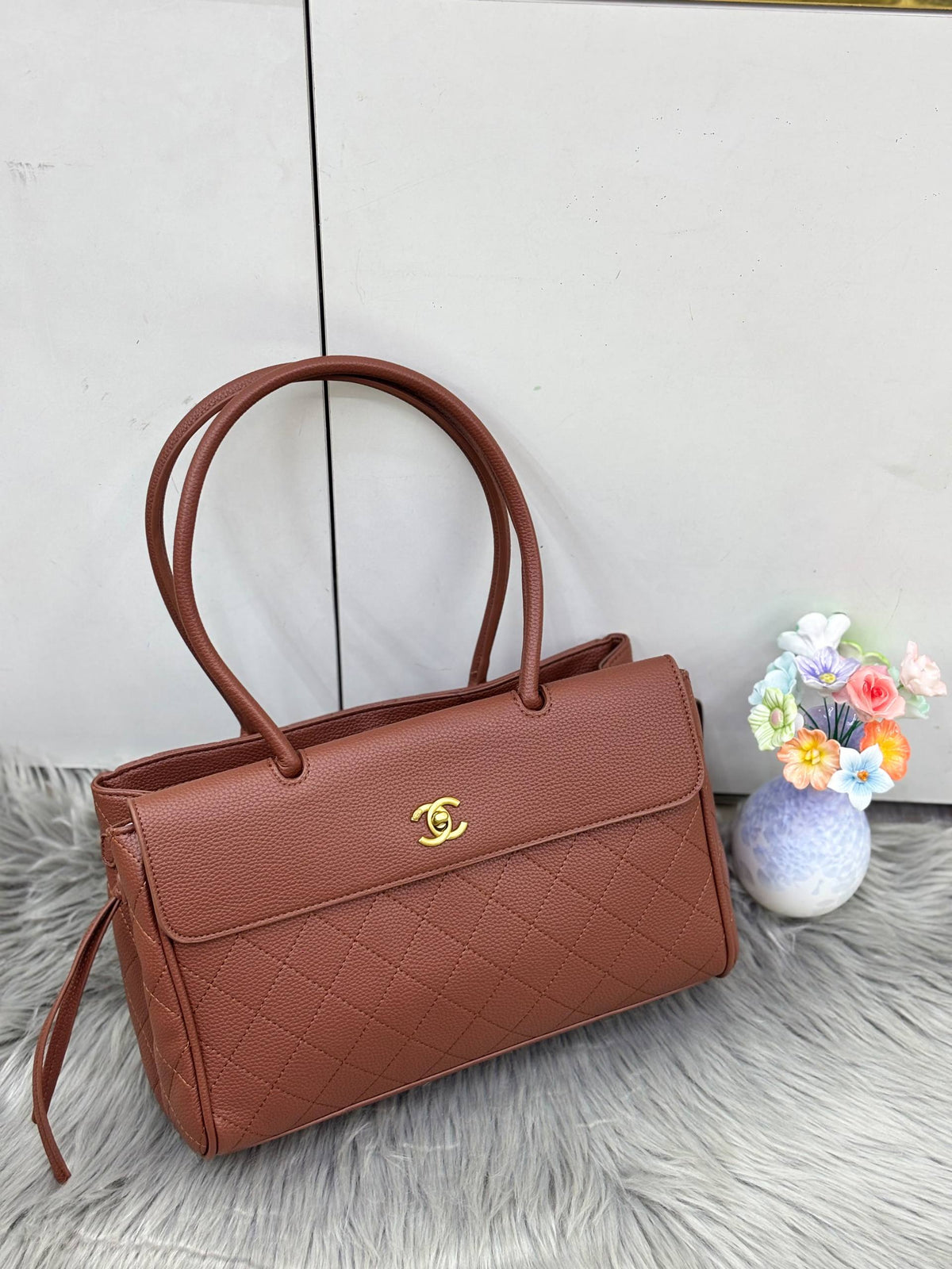 CHANEL

SIZE 33CM  
120 dhs🇦🇪🇦🇪

Zain51
♥️♥️♥️