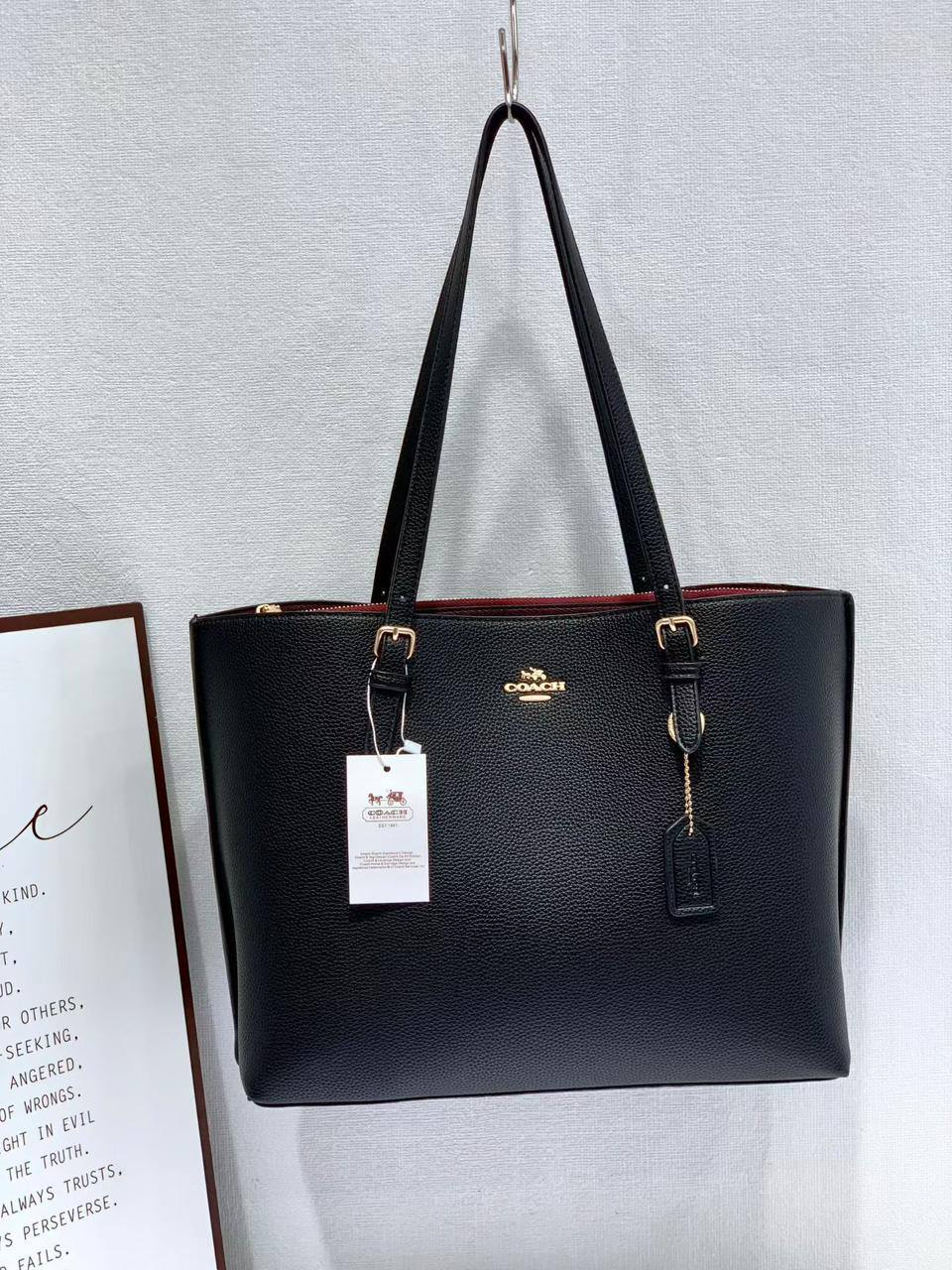 Coach
Best quality
105 dhs❤️
size 41cm

Zain158
♥️♥️♥️