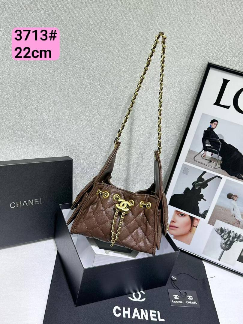 Chanel
110 dhs💛
with box

Zain26
♥️♥️♥️