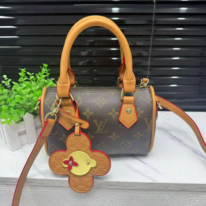 LV
80 dhs💓
size：16cm

Zain35
♥️♥️♥️