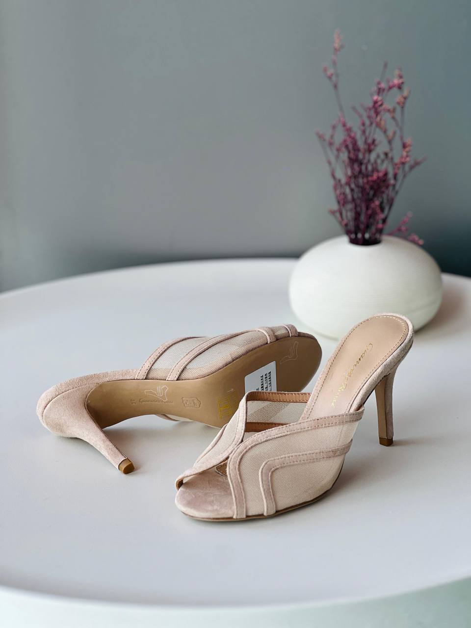 Gianvitto Rossi🌹
Size 36_41
Super high quality* 
450 dhs🪙🌨️

Zain176
♥️♥️♥️