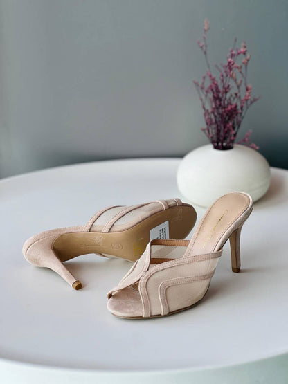 Gianvitto Rossi🌹
Size 36_41
Super high quality* 
450 dhs🪙🌨️

Zain176
♥️♥️♥️