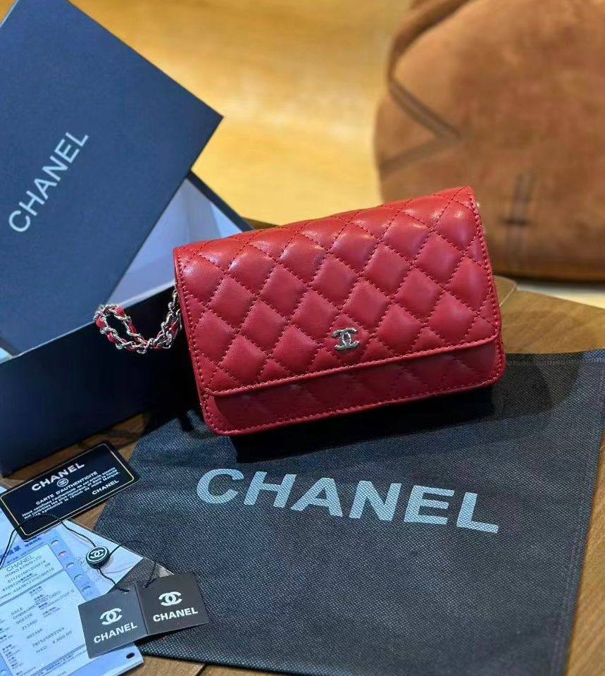 CHANEL

 NEW CAME 

GOOD QUALITY 

WITH BOX 

90 DHS🇦🇪🇦🇪🇦🇪

Zain295
♥️♥️♥️
