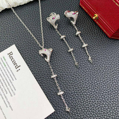 Cartier set* 🦋
Necklace 
Bracelet 
Earrings 
Master quality ☘️

180 dhs🪙🖤 normal box 📦

Zain48
♥️♥️♥️