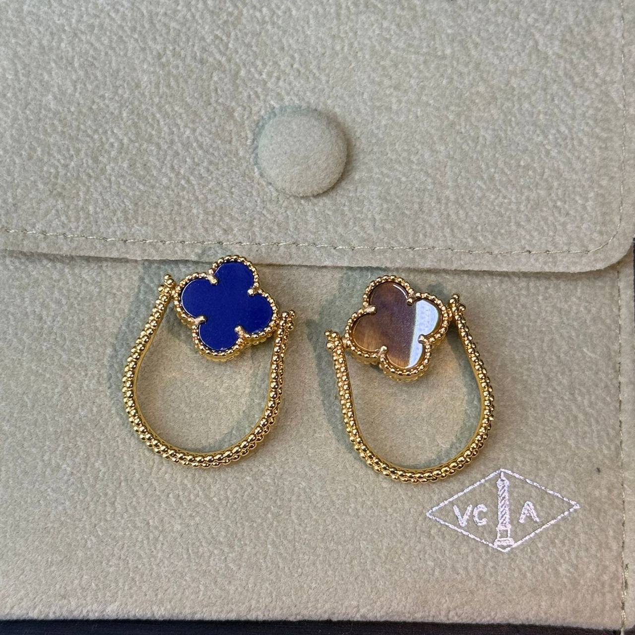VCA ❤️‍🔥
Master quality 💯

Ring 💍 size available 👇
6,7,8,9

With normal boxes 🗃️ 
60 dhs🇦🇪🇦🇪 
With master box 📦 
75 dhs🇦🇪🇦🇪 

 Zain216
♥️♥️♥️