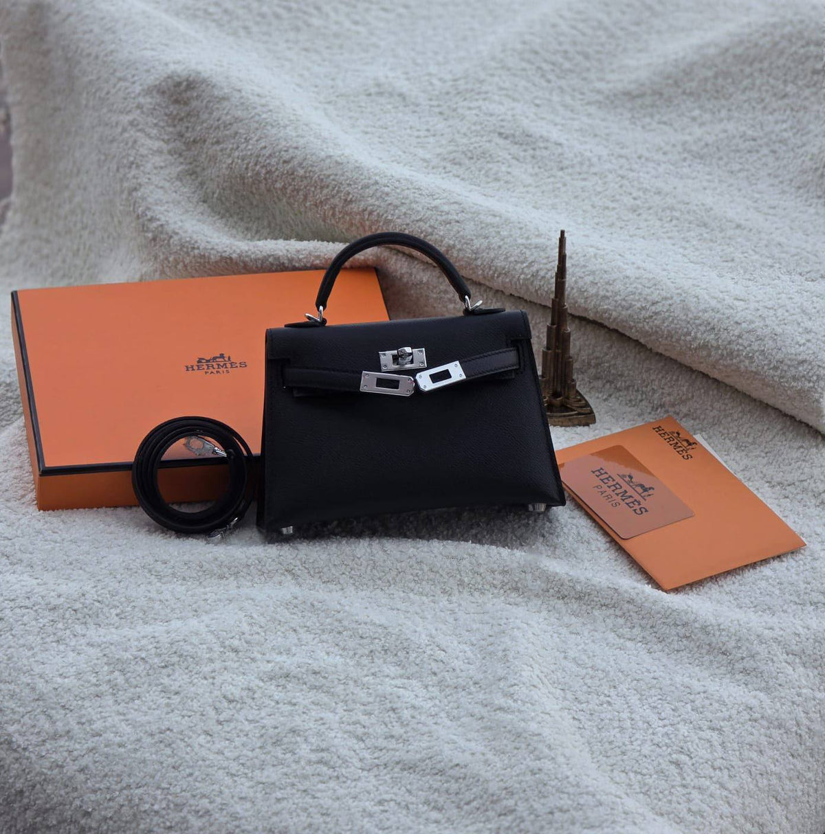 Hermes kelly 

   19Cm 
With Box
320 dhs🇦🇪🇦🇪

Zain131
♥️♥️♥️