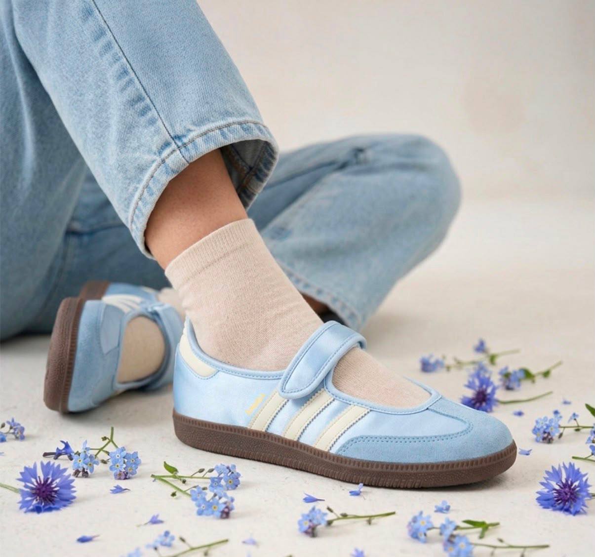adidas Samba Jane Crystal Sky Cream White ，
Size 36-41 ，
200 dhs🇦🇪🇦🇪

Zain18
♥️♥️♥️