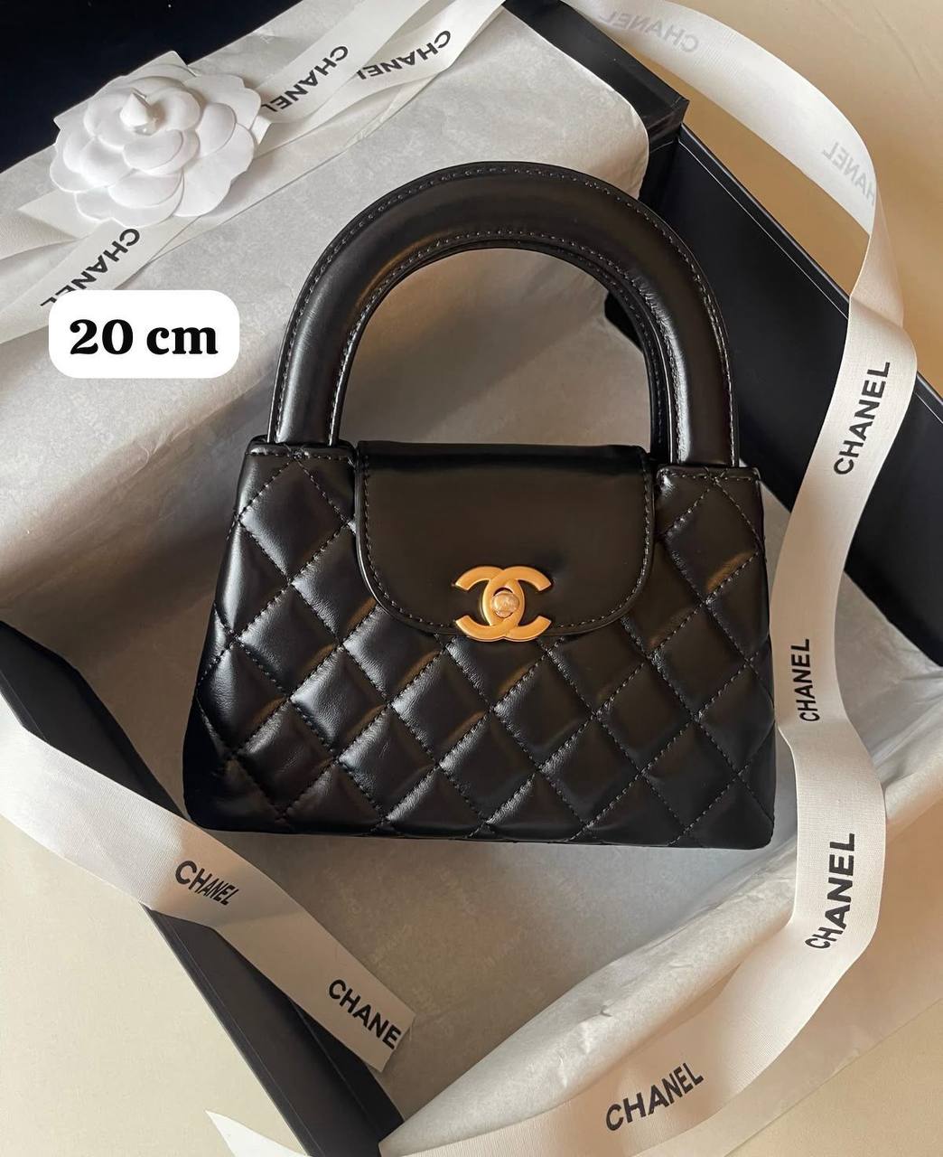 Chanel
20cm 

with box 
🎁🎁🎁

85 dhs🪙💕

Zain219
♥️♥️♥️