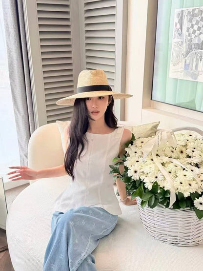 CHANEL
Women’s Linen Tshirt 
Master Quality 
SML
250 dhs✅

Zain276
♥️♥️♥️