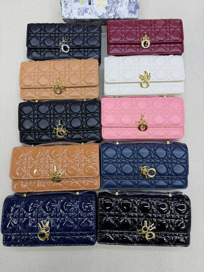 DIOR

Size  20cm

Withbox

110 dhs✅

Zain04
♥️♥️♥️