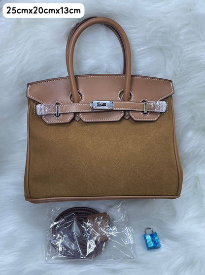 Hermes
110 dhs✅
Fabric material

Zain72
♥️♥️♥️