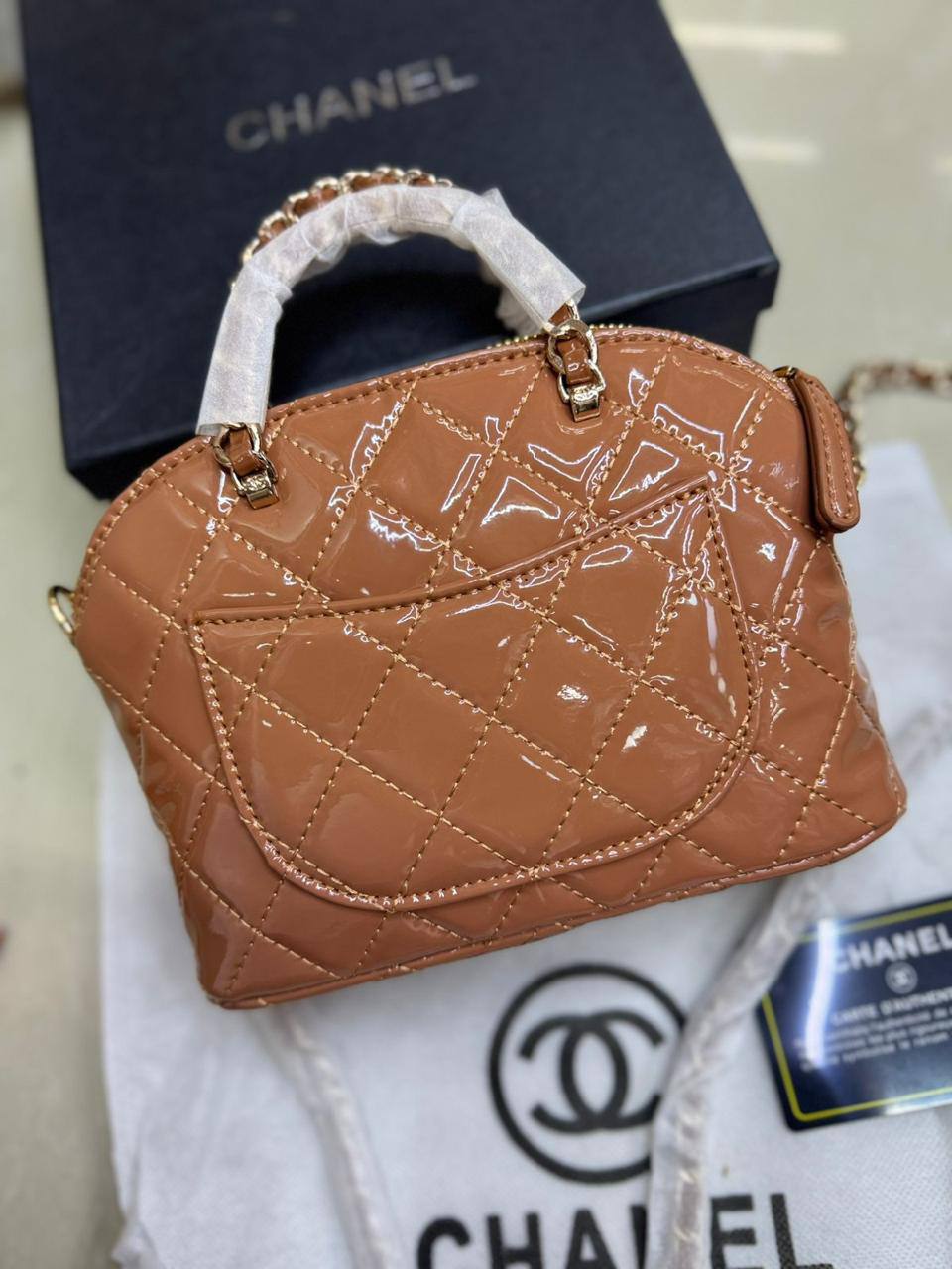 🌈 Chanel 
1️⃣ First quality +🎁
Size : 20 * 15 cm
85 dhs✅
with box 🎁

Zain115
♥️♥️♥️