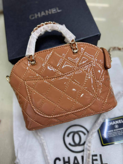 🌈 Chanel 
1️⃣ First quality +🎁
Size : 20 * 15 cm
85 dhs✅
with box 🎁

Zain115
♥️♥️♥️