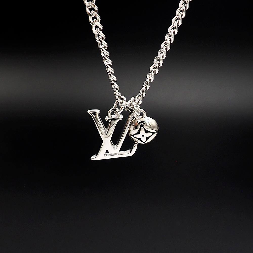 Louis Vuitton 🦋*
Necklace❤️‍🔥
Master quality 💯
With normal boxes 📦 
50 dhs🪙💚
With master box 🗃️ 
65 dhs🪙💚

Zain216
♥️♥️♥️