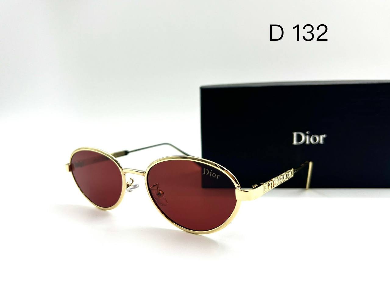 Dior💥*
Sunglasses 🕶️ 
good quality 💯
With master box 🗃️ 
50 dhs❣️

Zain273
♥️♥️♥️