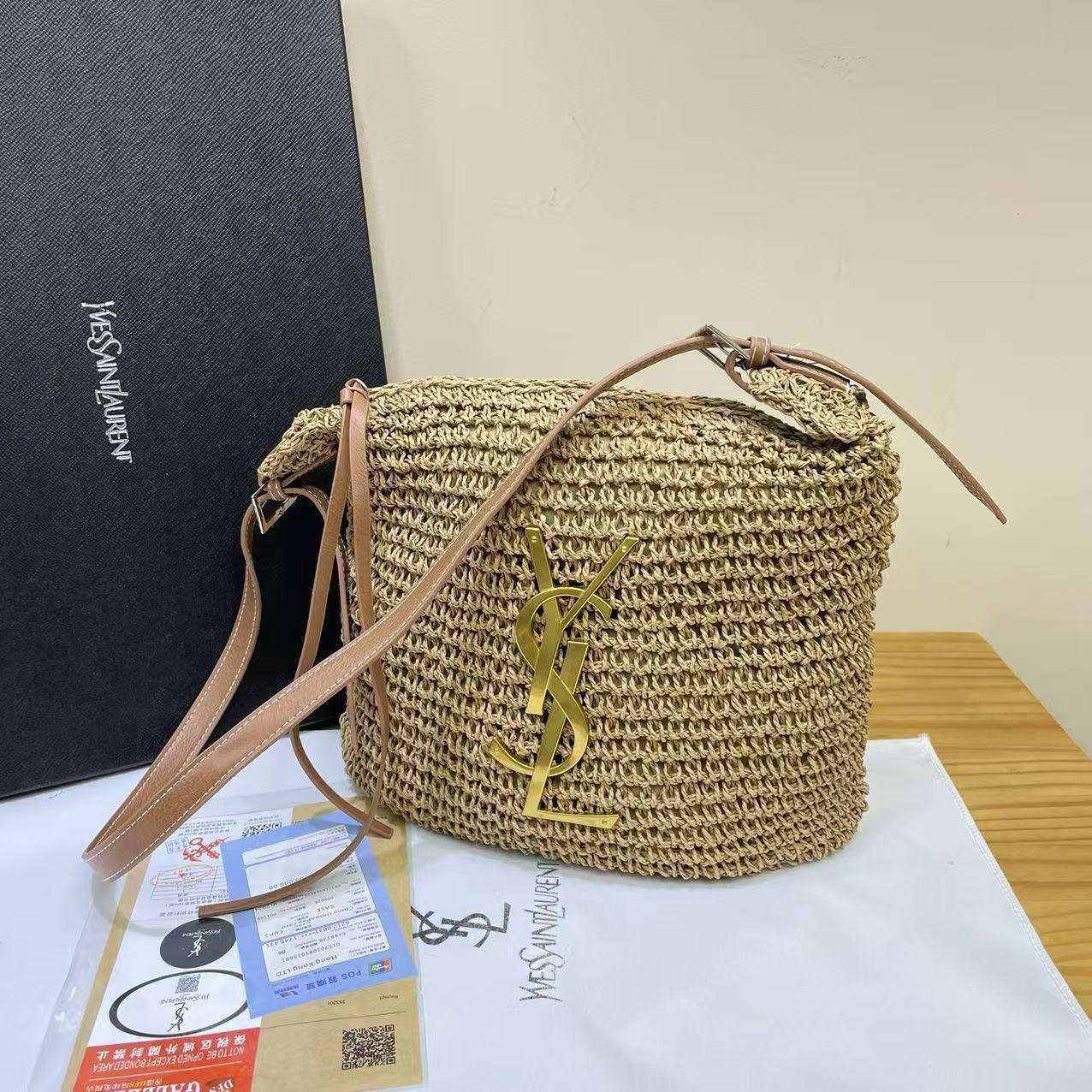 YSL
30*26*13cm
With box 
110 dhs💓

Zain17
♥️♥️♥️