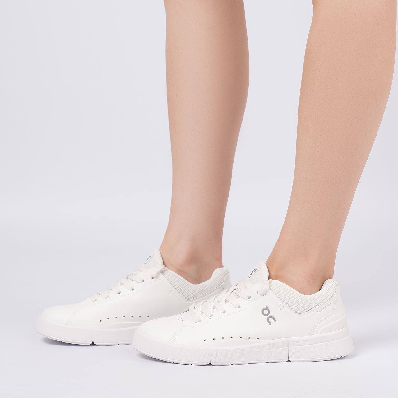 On Running The Roger Advantage ‘all white ⚪️
36-45 AVAILABLE 
190 dhs✅

Zain242
♥️♥️♥️