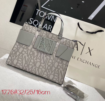 Armani Exchange
good quality
130 dhs🗽

Zain200
♥️♥️♥️