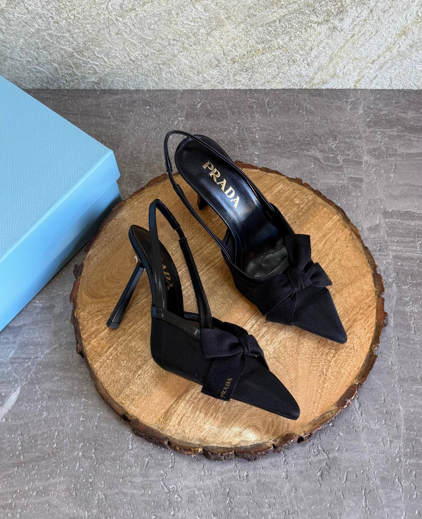 PRADA 
SuperMaster Quality 💯
450 dhs✅
Size: 36-41💥

Zain171
♥️♥️♥️