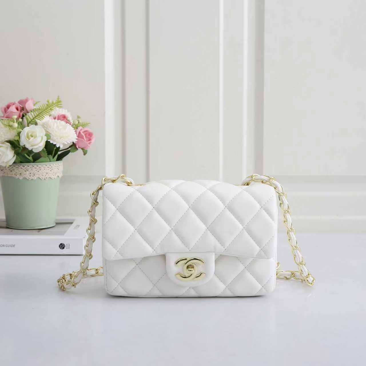 Channel

Best quality

Whith box’s

100 DHS🇦🇪🇦🇪

size 20cm

Zain158
♥️♥️♥️