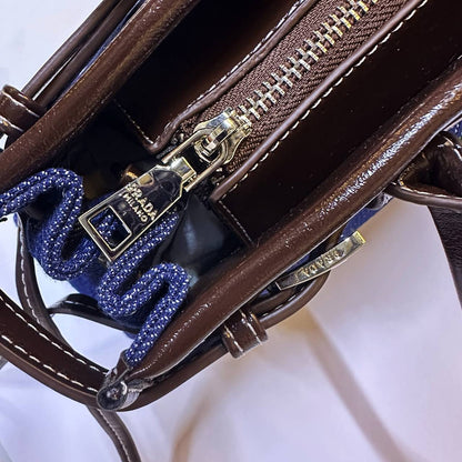 PRADA

 COPY ONE 

NEW CAME 

185 DHS🇦🇪🇦🇪

Size:32cm
Zain295
♥️♥️♥️