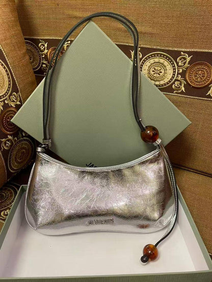 Fendi

100 dhs🇦🇪

with box

Zain26
♥️♥️♥️