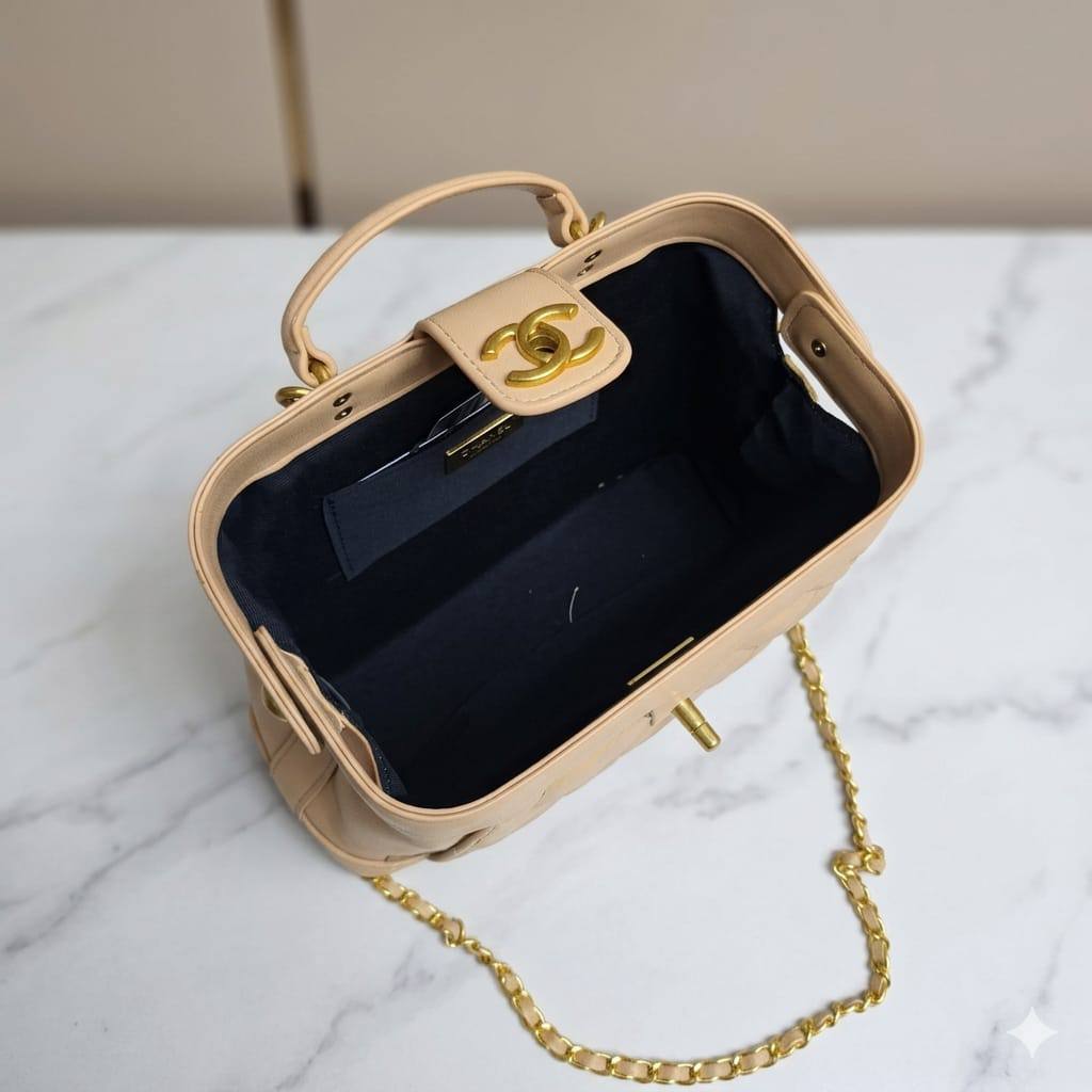 CHANEL ᴛᴏᴘ ʜᴀɴᴅʟᴇ
ᴄʟᴜᴛᴄʜ sᴀᴛᴄʜᴇʟ ʙᴀɢ
ᴡɪᴛʜ ʟᴏɴɢ ᴄʜᴀɪɴ ʙᴇʟᴛ
ɢᴏʟᴅ ʜᴀʀᴅᴡᴀʀᴇ
sɪᴢᴇ : 23 cm
ᴡɪᴛʜ BOX
🎁🎁🎁

85 dhs✅

Zain31
♥️♥️♥️