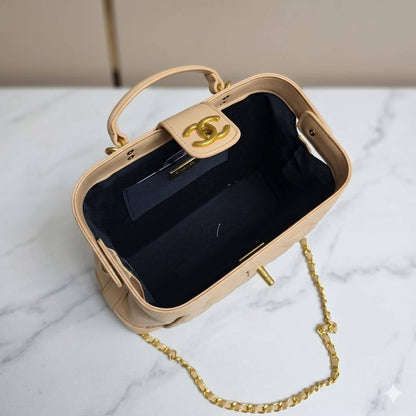 CHANEL ᴛᴏᴘ ʜᴀɴᴅʟᴇ
ᴄʟᴜᴛᴄʜ sᴀᴛᴄʜᴇʟ ʙᴀɢ
ᴡɪᴛʜ ʟᴏɴɢ ᴄʜᴀɪɴ ʙᴇʟᴛ
ɢᴏʟᴅ ʜᴀʀᴅᴡᴀʀᴇ
sɪᴢᴇ : 23 cm
ᴡɪᴛʜ BOX
🎁🎁🎁

85 dhs✅

Zain31
♥️♥️♥️