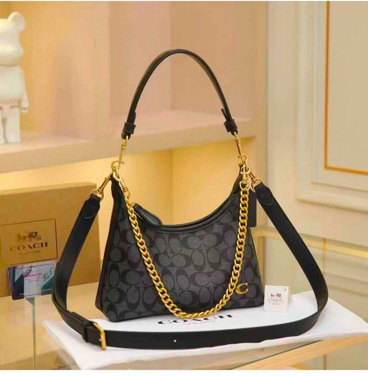 Coach
90 dhs✅
With box

Zain219
♥️♥️♥️