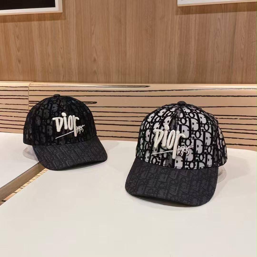 Caps
45 dhs💛

Zain93
♥️♥️♥️