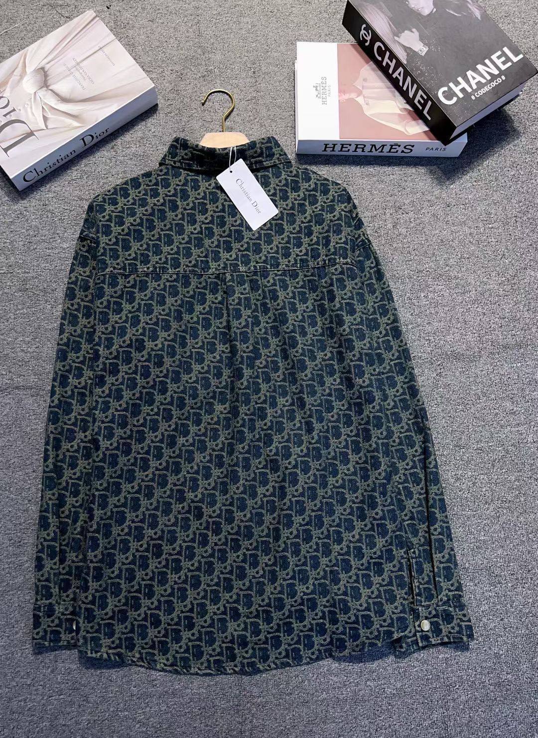 *New collections master                                             
good pualiit 💕🧚‍♀️🧚‍♀️🧚‍♀️
*AVAILABLE
140 dhs✅
size：S M L xl

Zain231
♥️♥️♥️