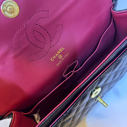 CHANEL 

NEW CAME 

GOOD QUALITY 

WITH BOX 
115 dhs🇦🇪🇦🇪

Zain295
♥️♥️♥️