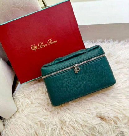 LORA PIANA 
GOOD QUALITY 
WITH BOX 
100 dhs🇦🇪🇦🇪

Zain295
♥️♥️♥️