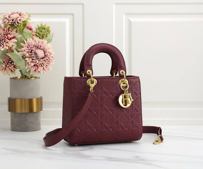 DIOR 
GOOD QUALITY 
110 dhs💓

Zain17
♥️♥️♥️