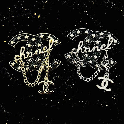 BROOCH🦋*
Good quality 🍁
With black boxes 📦 
20 dhs💓

With normal box 🗃️ 
And paper bag 🛍️
35 dhs💓

Zain216
♥️♥️♥️