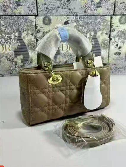 Dior
115 dhs✅

Zain143
♥️♥️♥️