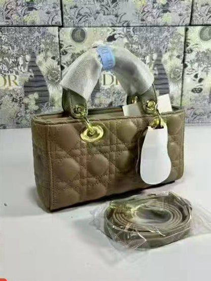 Dior
115 dhs✅

Zain143
♥️♥️♥️