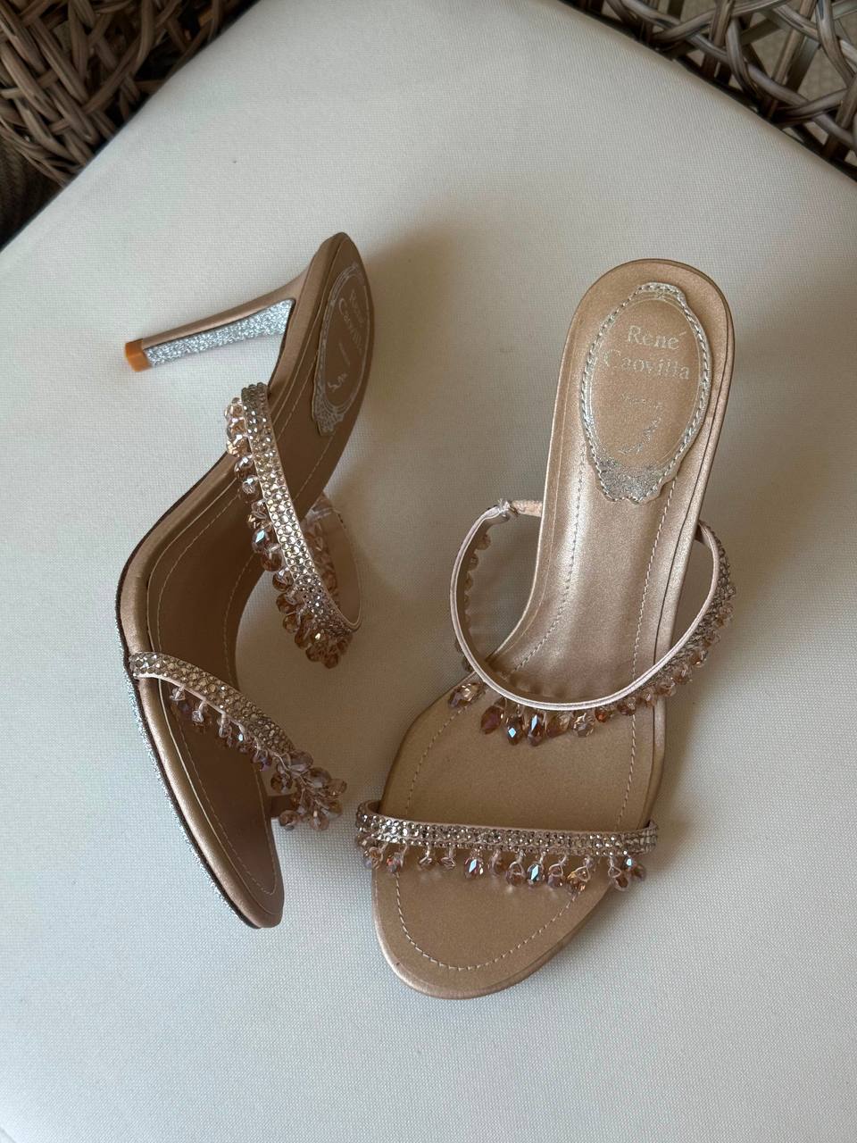 🖤✨  RENE COVALI  ✨🖤
🤩 Available New Arrival 🤩
😍😍 Super Master Quality 😍😍
👠 Size: 36 to 41
💎 Premium Quality
450 dhs✅

Zain198
♥️♥️♥️